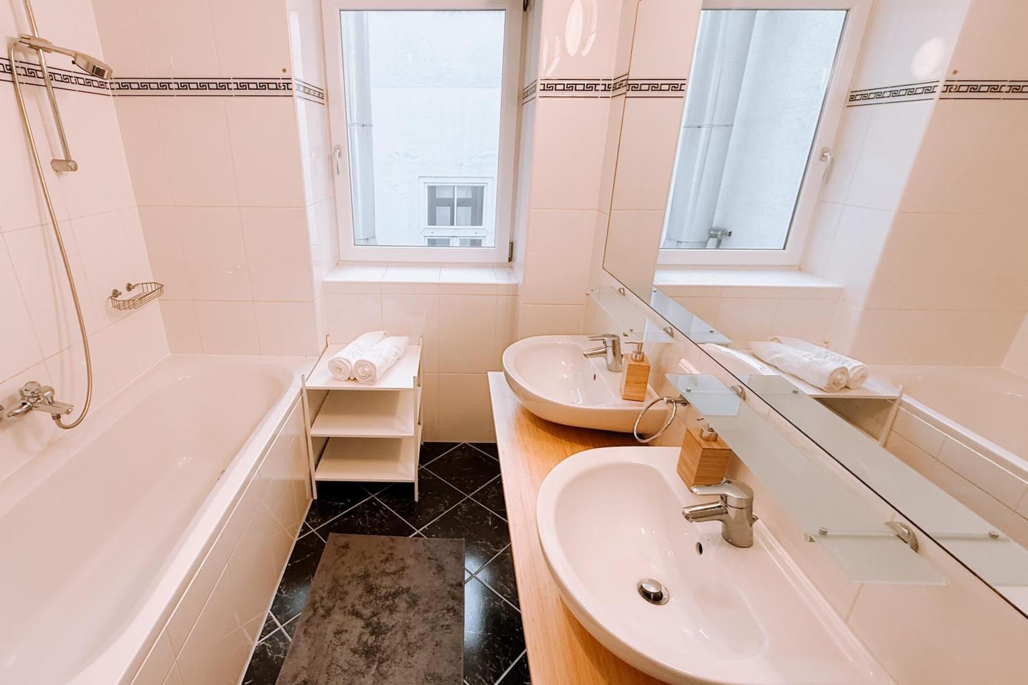 90Qm, 3 Bedrooms, Near Schoenbrunn, Balcony - Axara Housing Wien Ngoại thất bức ảnh